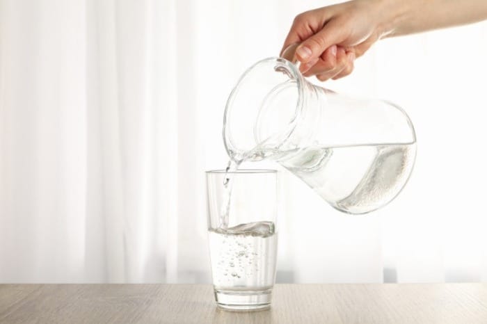 پوست شفاف با نوشیدن آب