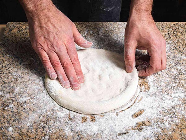 طرز تهیه خمیر پیتزا در خانه